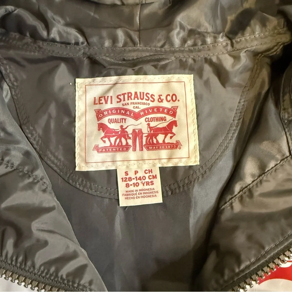 Levis levi color
